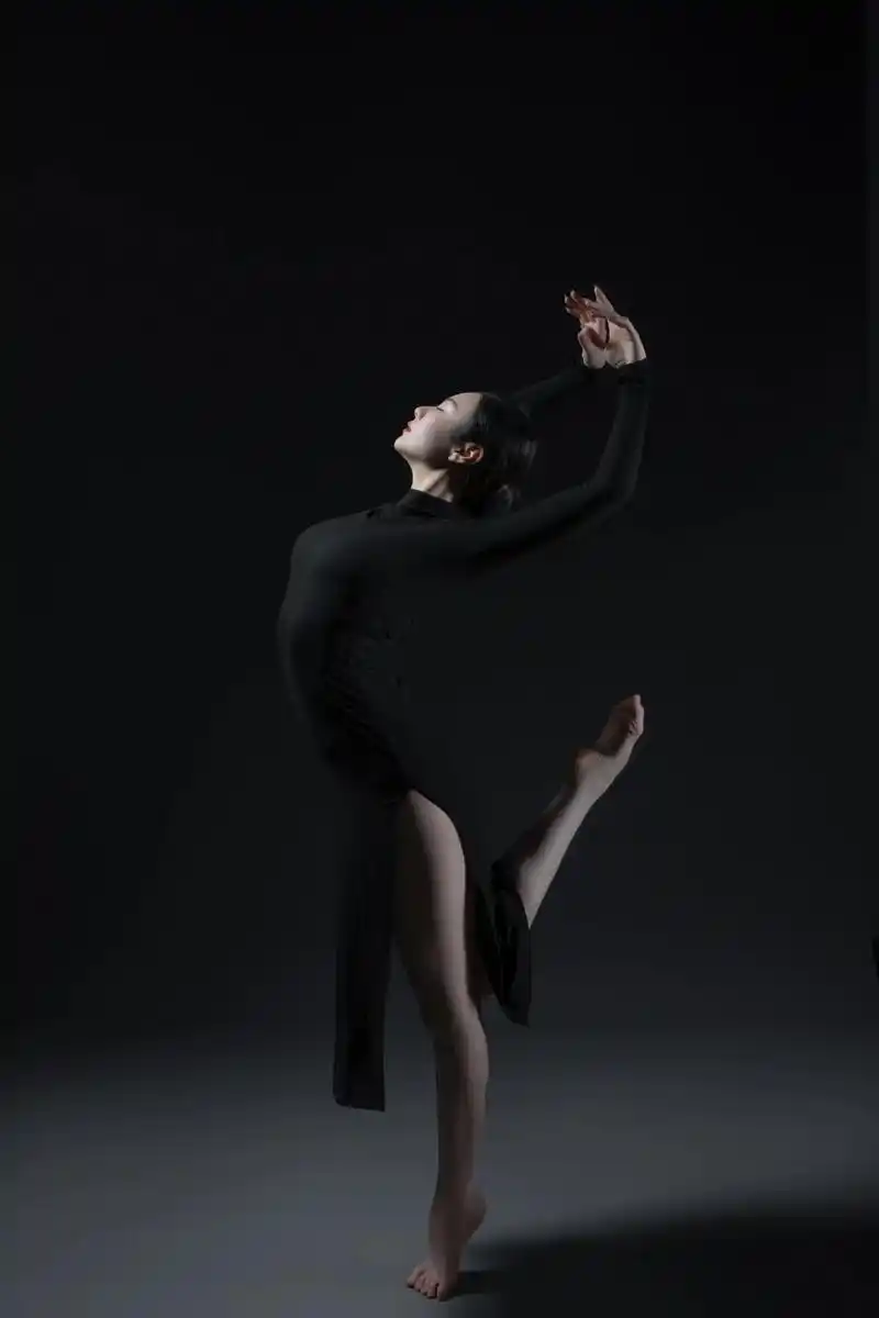 舞蹈艺术写真丨黑光影