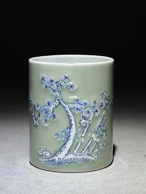 康熙豆青釉青花堆白松竹纹笔筒