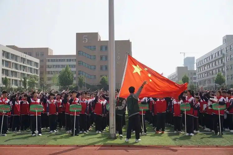 临沂第六中学太原路校区举行主题升旗仪式