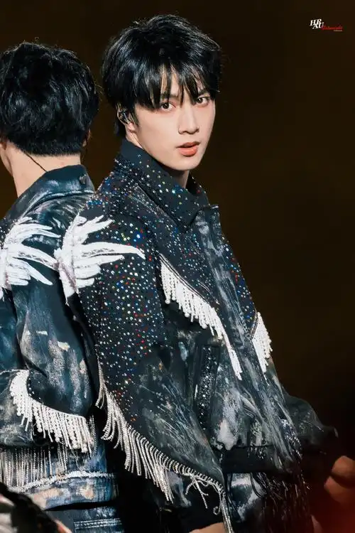 今日星拍放送##刘耀文墨镜solo##腾讯音乐由你榜