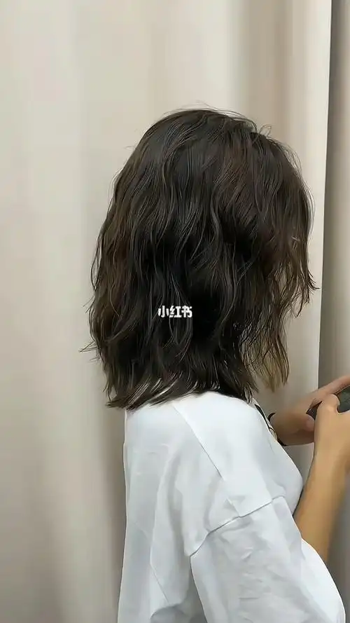 齐肩锁骨发蓬松慵懒烫发