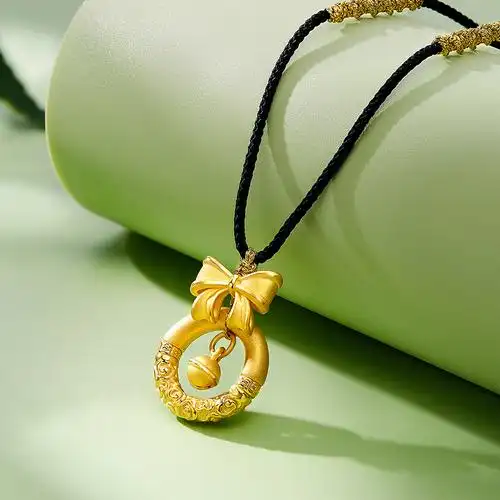 梦金园在逃公主蝴蝶结编绳项链平安扣黄金套链金箍圈黄金转运珠铃铛