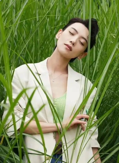 李晓峰演绎初秋浪漫,大批新作即将出街