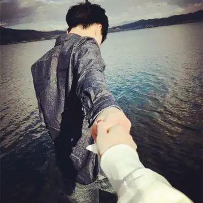 情侣图片一人一张对接