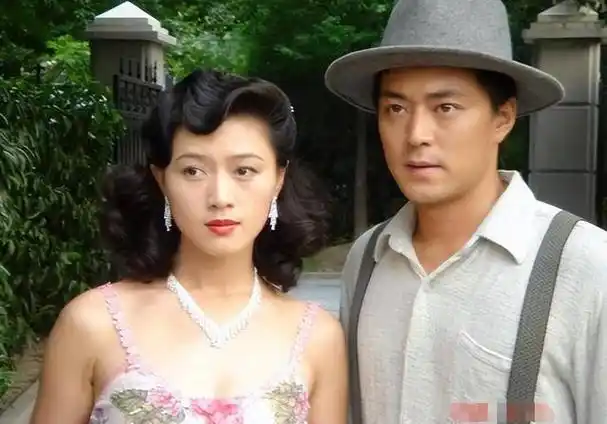 痴爱陆毅与王志文,富豪老公入狱去世,她拿130亿笑着活下去