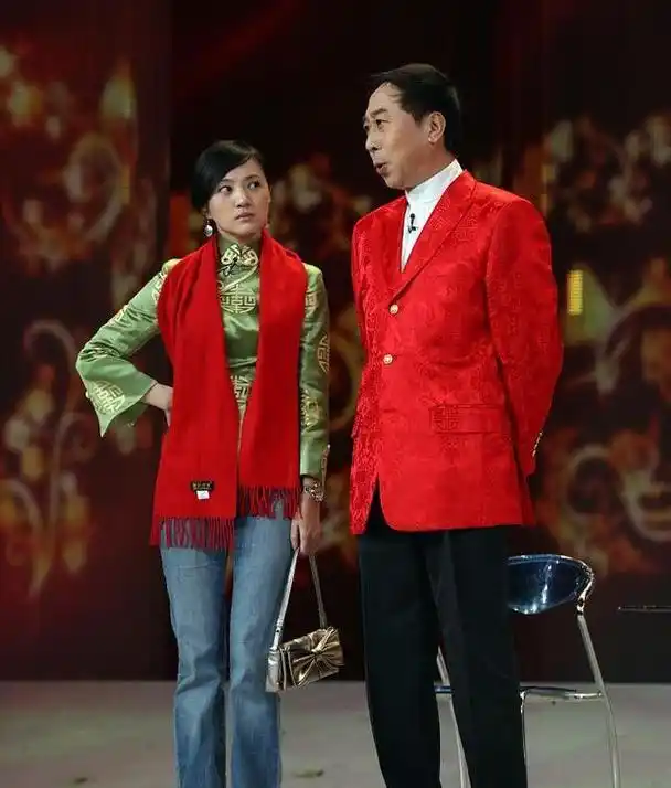 当年艾慧也是相声界非常好看的一名女相声演员.