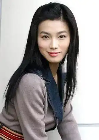 从t台第一美女到藏区古寺尼姑名模包海青经历了什么