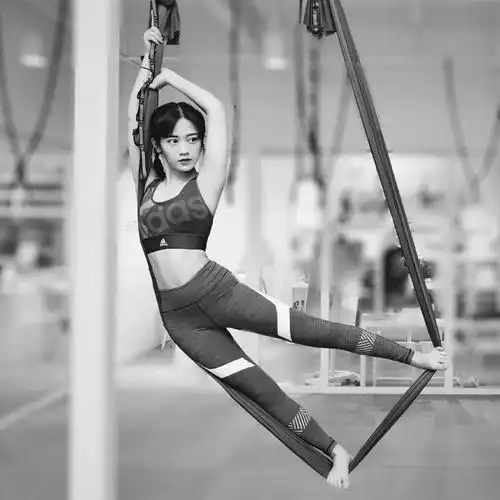 郑湫泓运动健身照片