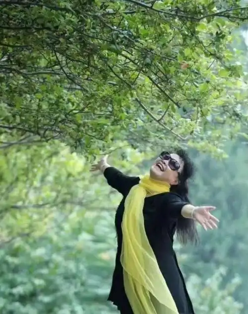 适合中老年朋友最全拍照姿势不收藏太可惜