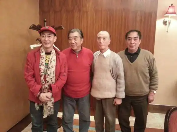 堂兄七小龄童(右二),小七龄童(右一)在绍兴合影