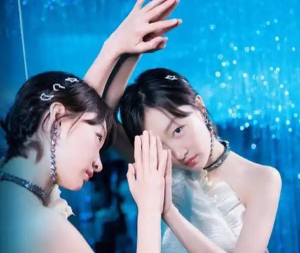 周冬雨解锁维密品牌代言,诠释时尚新内涵,小身材也有大看点_衣服_造型