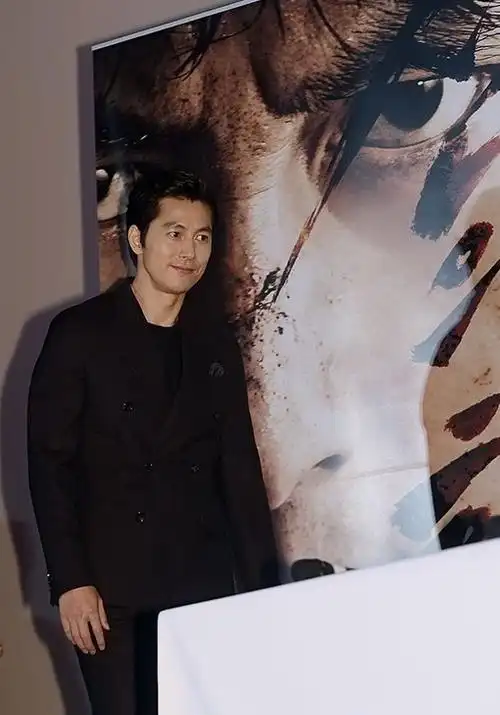 郑雨盛出席《神之一手》媒体试映会  全程微笑获赞(组图)