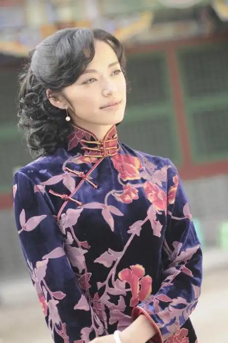 唱红唇的女歌手安静资料 美女演员安静个人资料 - 歌词译