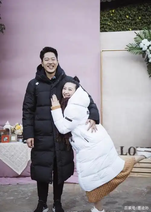 凌潇肃与妻子被动困武汉,不能出门,选择这样的方式为女儿庆生