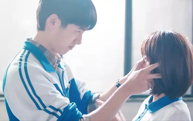 《最好的我们》耿耿余淮剧照图片桌面壁纸