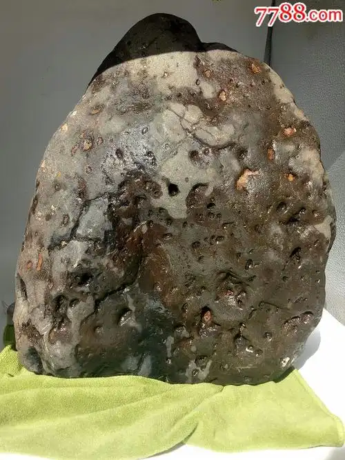 月亮钻陨石(佛像)(强磁)