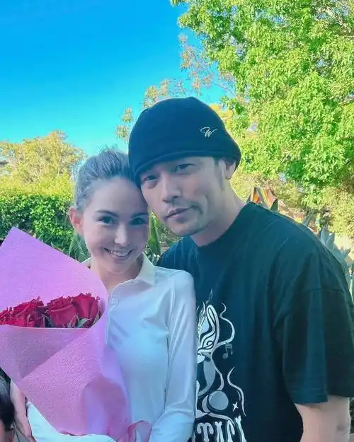 44岁周杰伦情人节晒与29岁昆凌合照,老夫少妻的幸福秘诀有3点_周天王