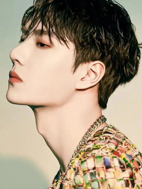 王一博的侧脸我好爱