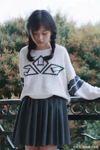 "最美童星"刘楚恬绝了,10岁穿"死亡粉鞋",秀出1米2长腿