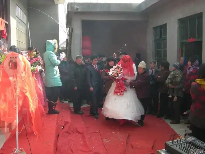 儿子,媳妇漂不漂亮没关系,只要你觉得适合就行