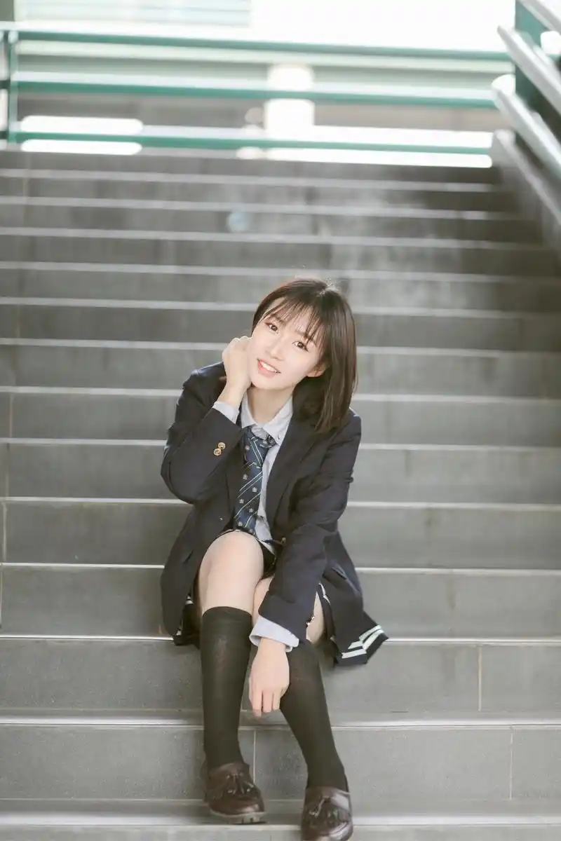 人像摄影 有这样的女同学太幸福了,穿起校服特有气质颜值还高