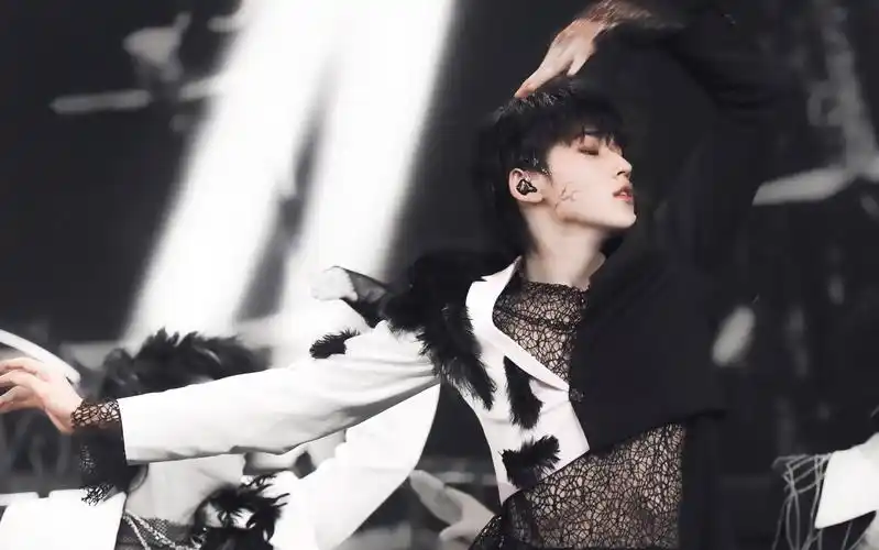 17岁高中生翻跳泰民前辈criminal【宋亚轩】