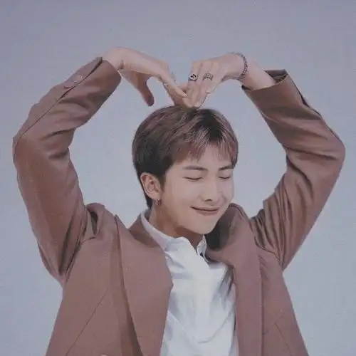 金南俊壁纸|是你的奶油小熊呀