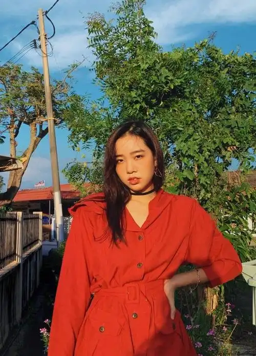 马来西亚玻璃系少女陈颖恩原创首发《依然决定就是你》感悟爱情