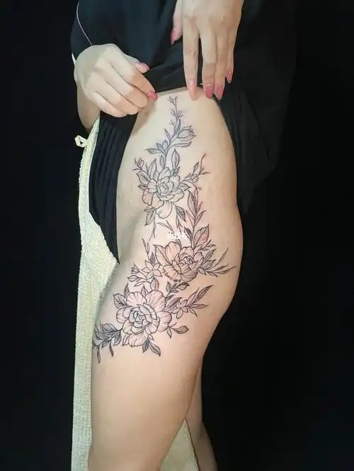 适合女生的素花纹身