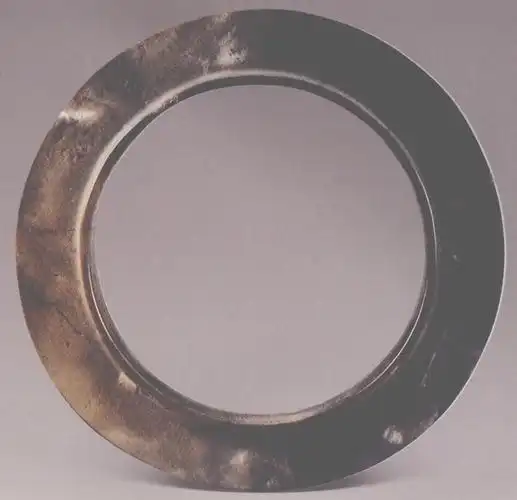 三星堆文物:63-65.玉瑗_白色_局部_矿物