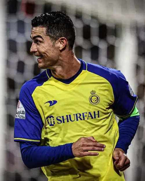 c罗入选西亚2月最佳球员候选与曼联旧将竞争2场8球无悬念