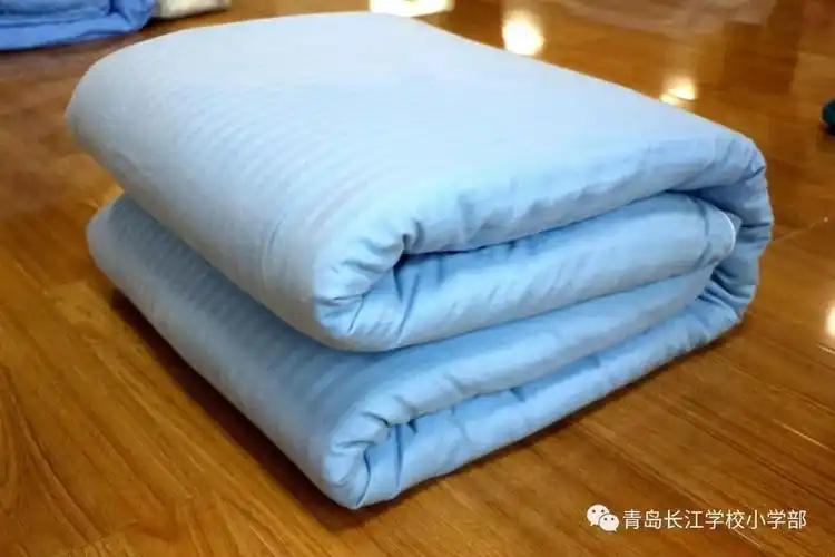 练出彩习惯做自立少年长江学校小学部叠被子比赛