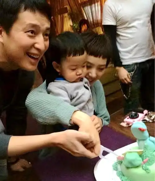 刘恺威新欢是女星李晓峰,离异有儿子,富商前夫与王中磊汪小菲是好友