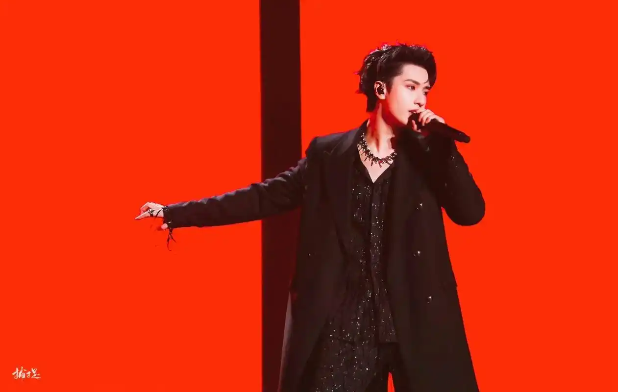 时代少年团澳门演唱会哭壁纸严浩翔 - 抖音