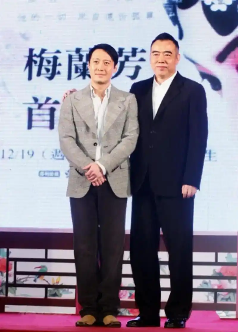 百家号星火计划# 身高180的大帅哥黎明和身高185的大导演陈凯歌吞台