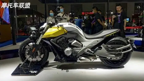 奔达四缸巡航燎700实拍