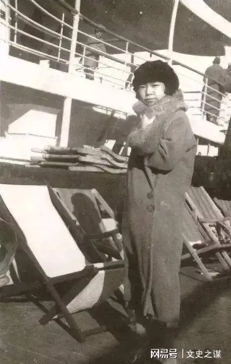 1913年,革命党人讨袁战争失败,意志消沉的汪精卫前往法国巴黎,声言不