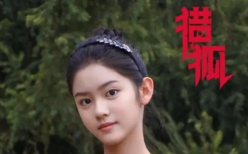 赵蕴卓曾在大江大河中扮梁思申