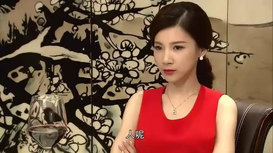 夜市人生李庆祥竟偷偷告密何娜娜被方中玲警告落荒而逃