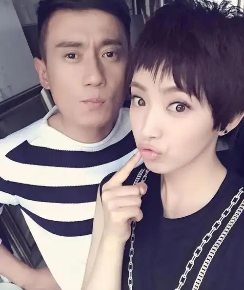 回顾演员徐洪浩:比妻子大10岁,戏里演父女,戏外恩爱幸福惹人羡