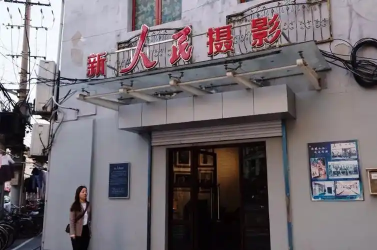 到父母们最爱的照相馆,拍一张新潮的"油画照"