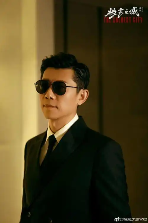 极寒之城成都路演夏雨每天拍完身上都是青一块紫一块