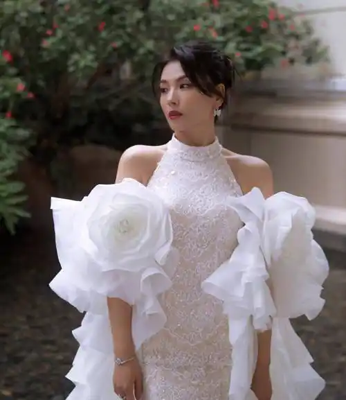 刘涛穿白马尾裙的可爱写真,高腰高腰比例,秀出可爱身材_大片_才华