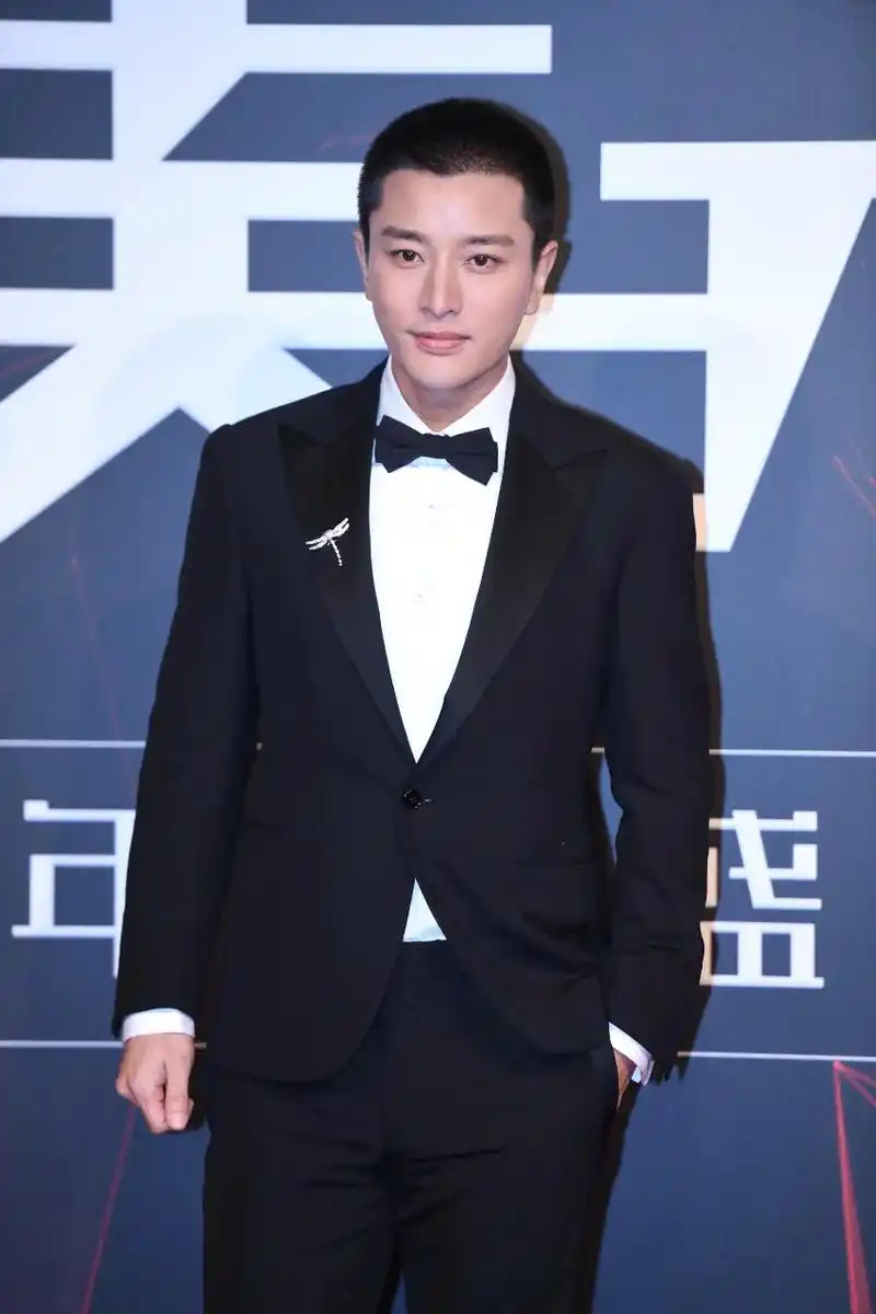 如今,贾乃亮已经停止接拍戏剧作品,并且他的工作室工作人员也转向了