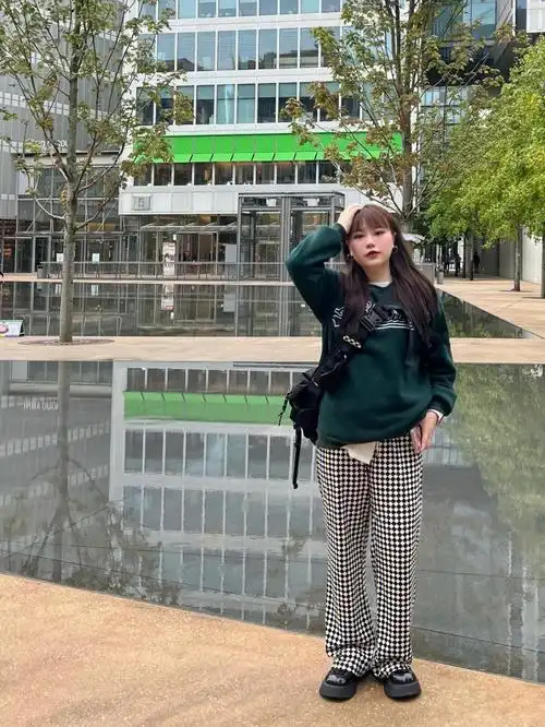 hi～这里是七七93身高157|体重130三围92/78/98|腿围58/36 96型