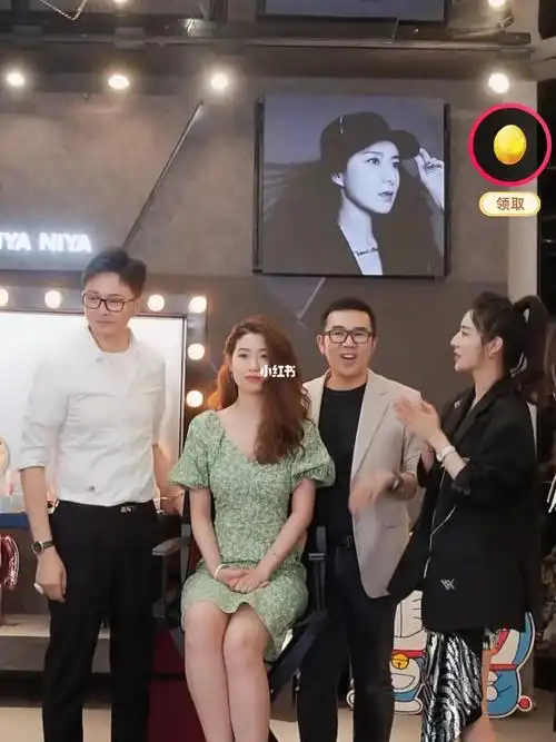 他叫穆建明,是一名明星造型师,太9315了,总觉得他的气质是某两位