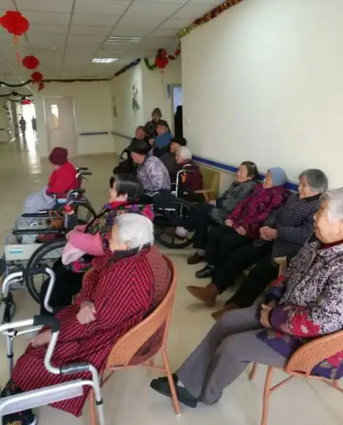 服务进养老院 写美篇时间过得很快,一个半小时的活动老人们大多已经撑