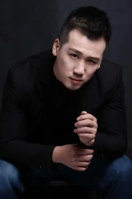 《颤抖吧!阿部之朵星风云》定档8月6日 邱彬一人分饰三角