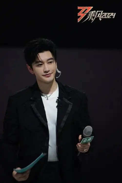 黄晓明为减肥喝苦瓜汁,一个月减掉25斤,47岁嫩得像小鲜肉!