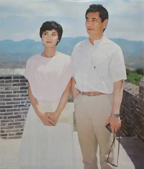 原创女儿国国王朱琳与丈夫结婚40年至今恩爱不要孩子因怕教育不好